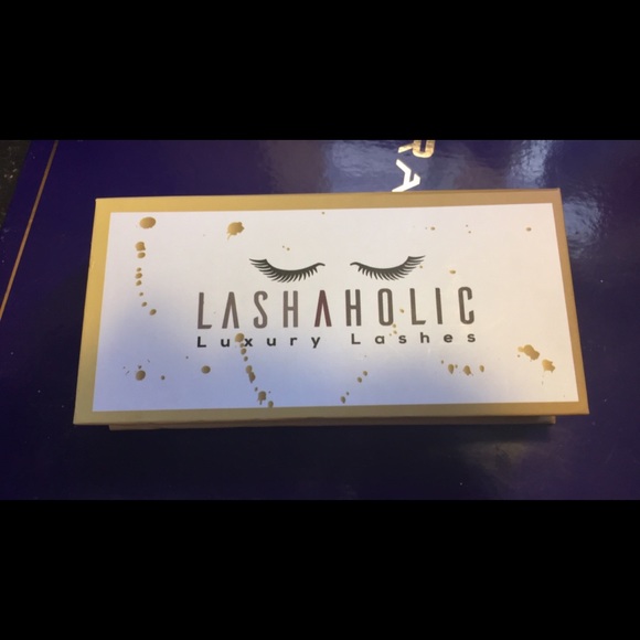 ❗️SOLD❗️Lashaholic Lashes - Picture 3 of 3
